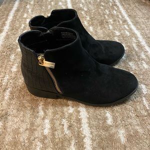 Nine West Girls Size 2 Black Suede Booties